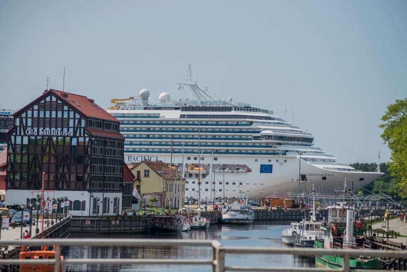 Cargo handling in May of 2013